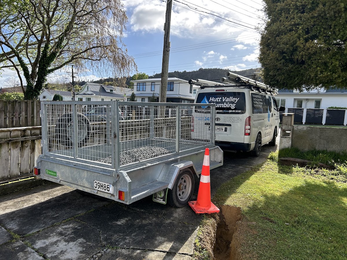 Hutt Valley Plumbing van and trailer on a drainage job